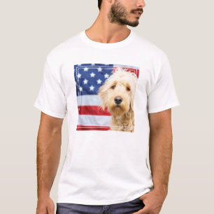 Goldendoodle mit amerikanischer Flagge T-Shirt
