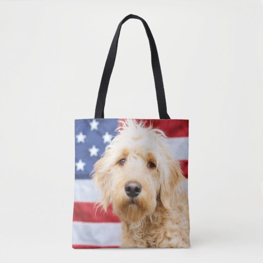 Goldendoodle mit amerikanischer Flagge Tasche (Vorderseite)