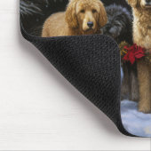 Goldendoodle Snowy Sleigh Weihnachtsdekor Mousepad (Ecke)
