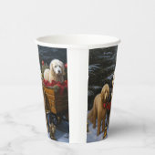 Goldendoodle Snowy Sleigh Weihnachtsdekor Pappbecher (Rechts)
