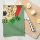 Goldendoodle St Patricks Day Handtuch (Viertel Falte)