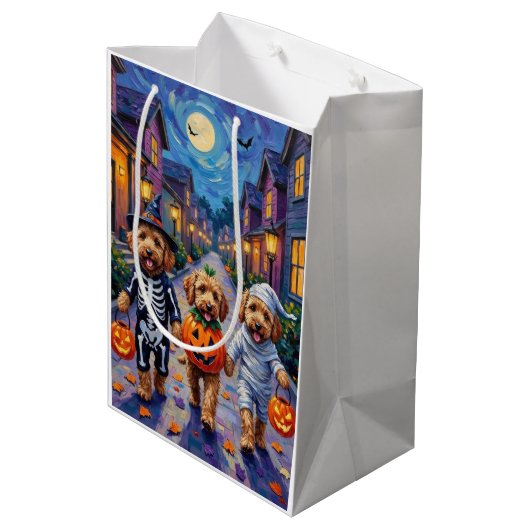 Goldendoodle-Trick-oder-Treating Halloween-Kostüme Mittlere Geschenktüte (Rückseite Schrägansicht)