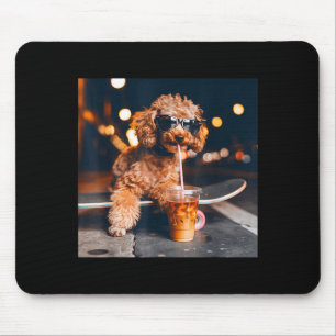 Goldendoodle trinkt eisgekühlten Kaffee lustiges T Mousepad