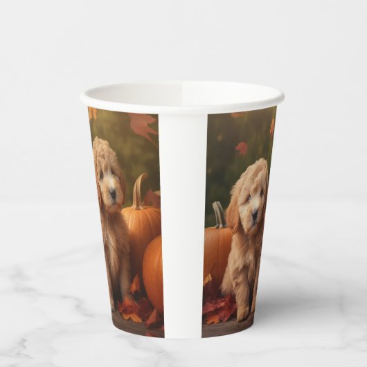 Goldendoodle Welpe Herbst Kürbis Pappbecher (Links)