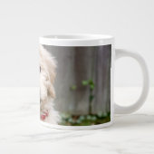 Goldendoodle Welpen im Gras Jumbo-Tasse (Rechts)