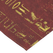 Goldene ägyptische Hieroglyphen auf rotem Leder Kurzer Tischläufer (Ecke)
