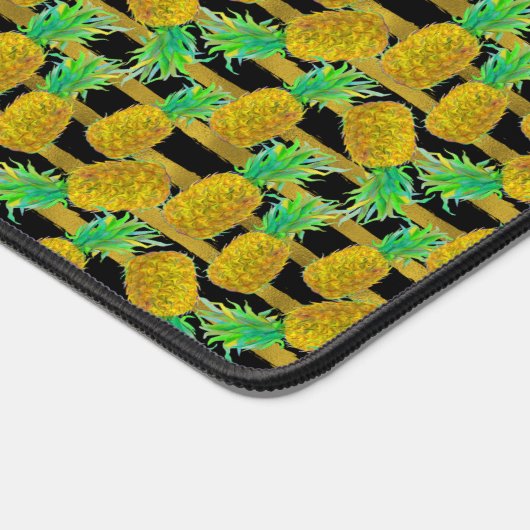 Goldene Ananas auf Streifen Schreibtischunterlage (Ecke)