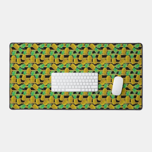 Goldene Ananas auf Streifen Schreibtischunterlage (Tastatur & Maus)