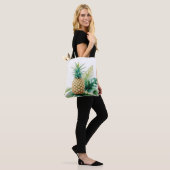Goldene Ananas mit Monstera Tasche (Am Model)