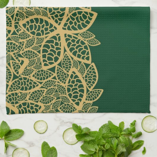 Goldene Blatspitze auf grünem Hintergrund Geschirrtuch (Gefaltet)