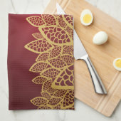 Goldene Blatspitze auf rotem Hintergrund Handtuch (Viertel Falte)