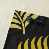 Goldene Blätter auf schwarzem Hintergrund Strandtuch (Beispiel)