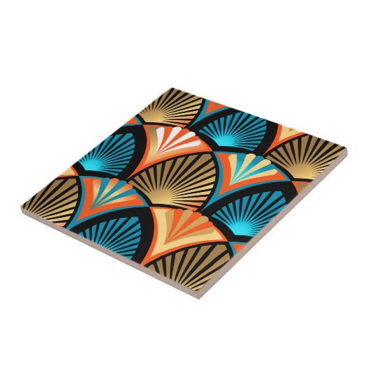 Goldene Blätter aus geometrischen Palmen im Art Dé Fliese (Seite)