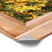 Goldene Blätter des Herbstes aus einem Fenster Poster (Ecke)