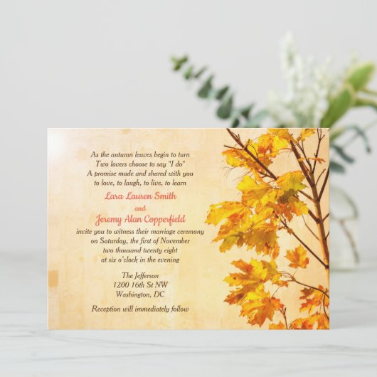 Goldene Blätter Hochzeit im Herbst Party Einladung (Stehend Vorderseite)