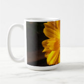 Goldene Blume Makrofotografie Kaffeetasse (Links)