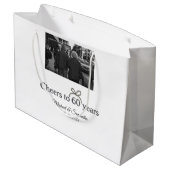 Goldene Bogen zum 60-jährigen Jubiläum Große Geschenktüte (Rückseite Schrägansicht)