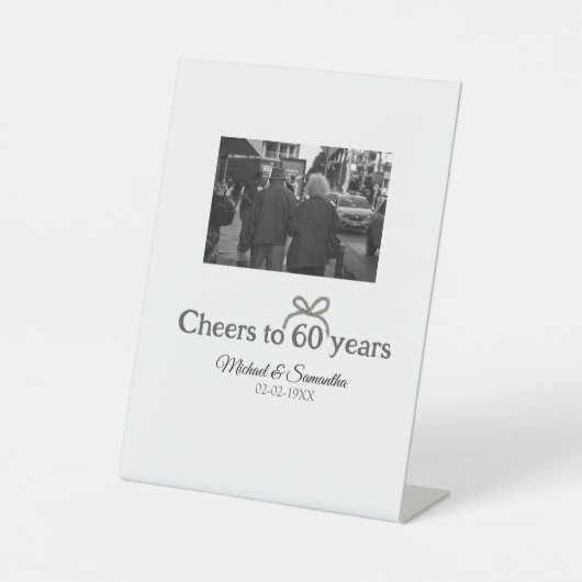 Goldene Bogen zum 60-jährigen Jubiläum Sockelschild (Vorderseite)