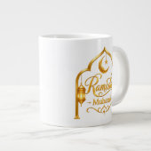 Goldene Bogenlaterne Ramadan Mubarak Jumbo-Tasse (Vorderseite Rechts)