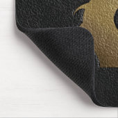 Goldene Drache-Silhouette auf schwarzem Leder Mousepad (Ecke)