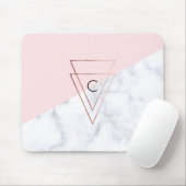 Goldene Dreiecke aus Rose, weißes Marmor, rosa Mousepad (Mit Mouse)