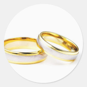Goldene Eheringe auf weißem Hintergrund Runder Aufkleber