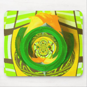 Goldene Eleganz: Schöne afrikanische gelbe Rosenku Mousepad