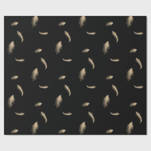 Goldene Federn auf schwarzem Umschlagpapier Geschenkpapier (Flach)