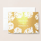 Goldene Foil Tropical Monstera Hochzeit Einladung (Vorderseite mit Umschlag)