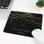 Goldene Gartenanlage Personalisiert Mousepad<br><div class="desc">Chic personalisiertes Mousepad zeigt Ihren Namen,  Ihren Firmennamen oder die Wahl eines benutzerdefinierten Textes in klassisch weißer Schrift auf einem reichen schwarzen Hintergrund,  der mit Litzen von Imitaten goldfarbenen Folienzeichenleuchten durchbrochen ist.</div>