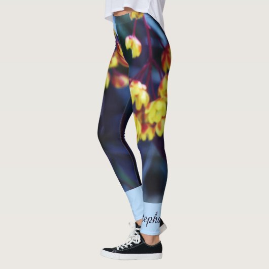 Goldene gelbe Blumen, Name, florale Yoga-Mode Leggings (Links)