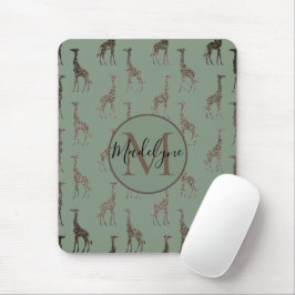 Goldene Giraffe auf Sage Green Mousepad