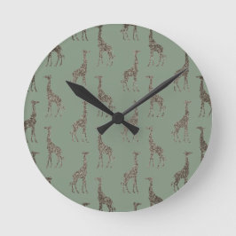 Goldene Giraffe auf Sage Green Runde Wanduhr