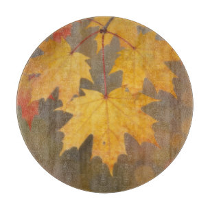 Goldene Herbst-Ahornblätter Schneidebrett