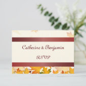 Goldene Herbstblätter mit Red Wedding RSVP Karte (Stehend Vorderseite)