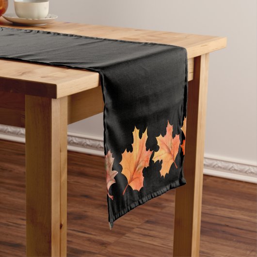 Goldene Herbstmaple Blätter Schwarz Kurzer Tischläufer (Beispiel)