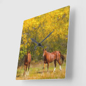 Goldene Herbstpferde Quadratische Wanduhr (Winkel)