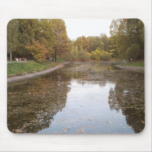 Goldene Herbstsee-Edition Mousepad