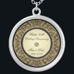 Goldene Hochzeitstag-Halskette Versilberte Kette<br><div class="desc">Ein Digitalbcon Bilder entwerfen die Aufmachung eines Goldes und schwarzen des Farbthemas mit einer Vielzahl der kundenspezifischen Bilder, der Formen, der Muster und der Arten in dieser einzigartigen "50. Hochzeitstag-" Halskette. Dieser elegante und bunte Entwurf macht das ideale Geschenk für das Jahrestagsgeschenk für die Ehefrau oder als Geschenk für Familie...</div>
