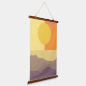Goldene Horizonte: Ein Minimalistischer Sonnenunte Wandteppich Mit Holzrahmen (Gewinkelt)