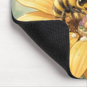 Goldene Hummel im Blütentanz1 Mousepad (Ecke)