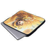 Goldene Hummel im Blütentanz.7 Laptopschutzhülle (Vorne Knopf)