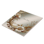 Goldene Keramikfliese mit Blumenmuster (Seite)