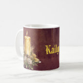 Goldene Kerzen über Burgund Weihnachten Kaffeetasse (Vorderseite Links)