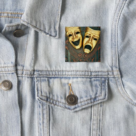 Goldene Komödie und Tragödien auf gemusterten Button (Beispiel)
