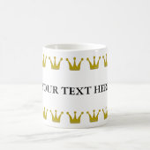 Goldene Kronen Grenze + Text und Hintergrund Kaffeetasse (Mittel)