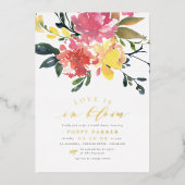 Goldene Liebe im blühenden Frühlingsblumen-Brautpa Folieneinladung (Vorderseite)