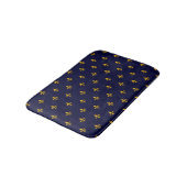 Goldene Lilie über Navy Blue Badematte (Schrägansicht)