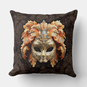 Goldene Löwenmaske mit orangen Federn  Kissen