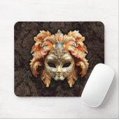 Goldene Löwenmaske mit orangen Federn Mousepad (Mit Mouse)